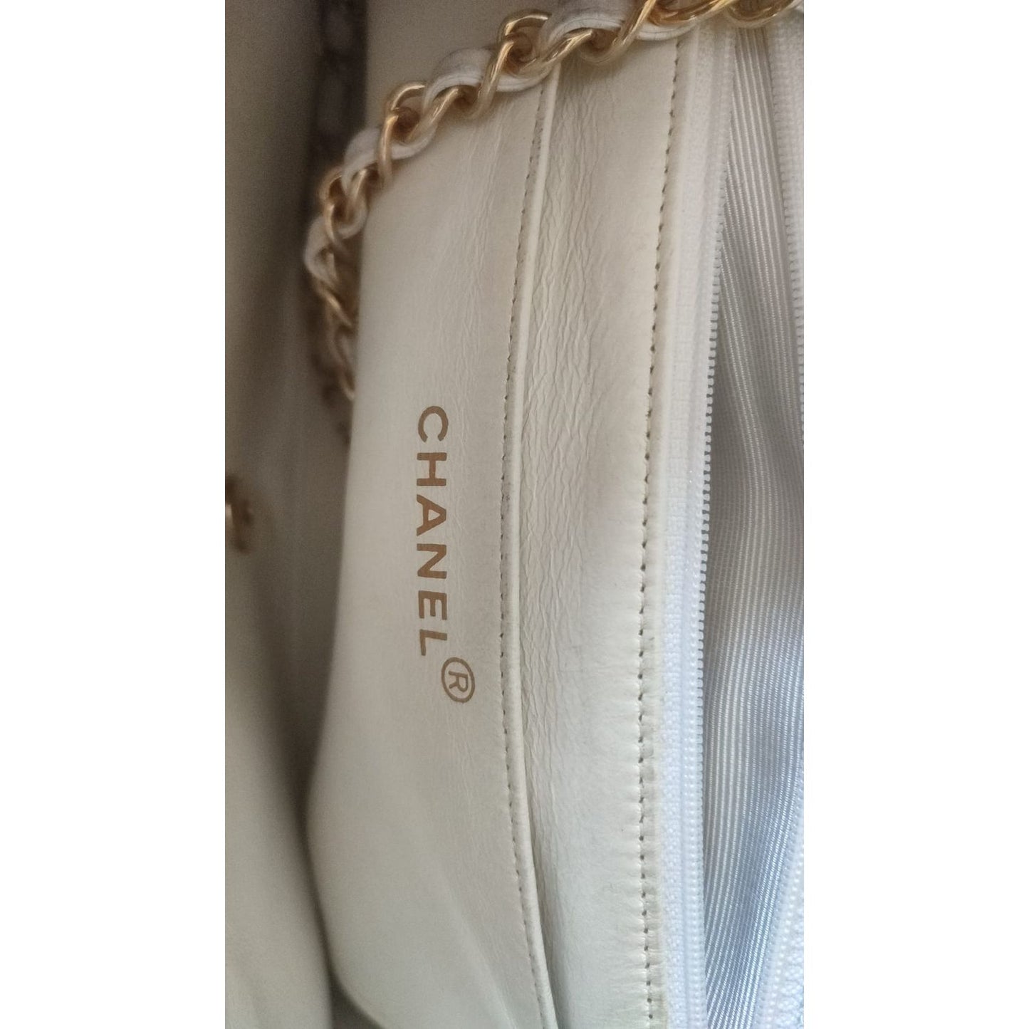 Chanel White Medium Classic DIANA Shoulder Bag Gold Plated Purse CHA40