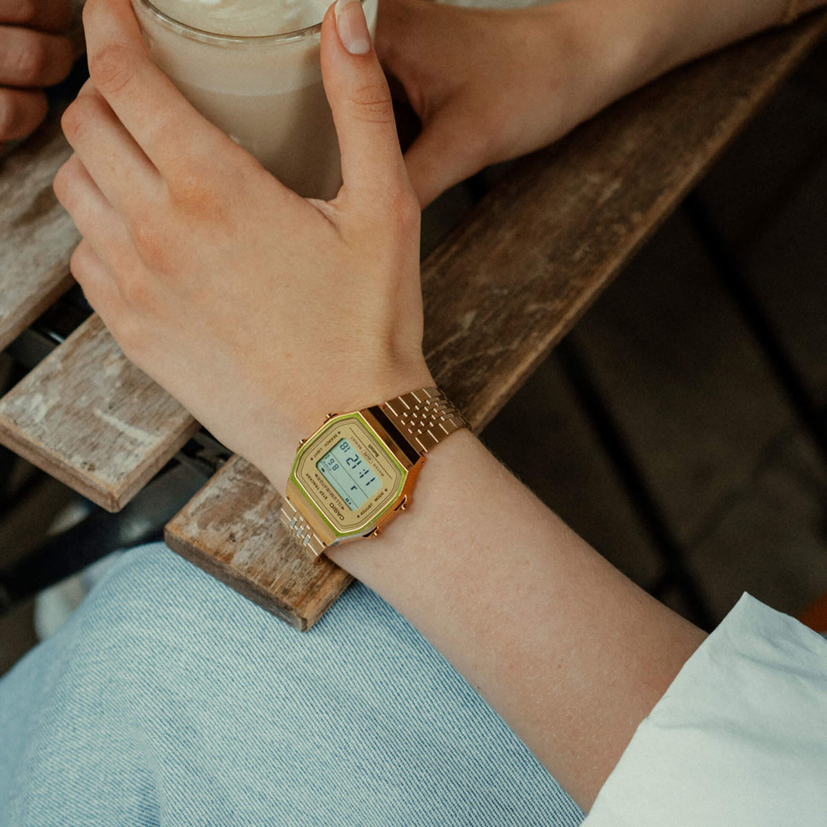 CASIO VINTAGE Mod. BLUETOOTH® SMARTPHONE LINK - GOLD - built-in accelerometer senses body movements + steps counter ABL-100WEG-9AEF