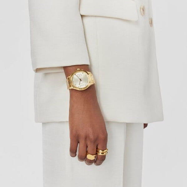 Person wearing TOUS WATCHES Mod. 200351112, dressed in a stylish white suit with gold accessories.