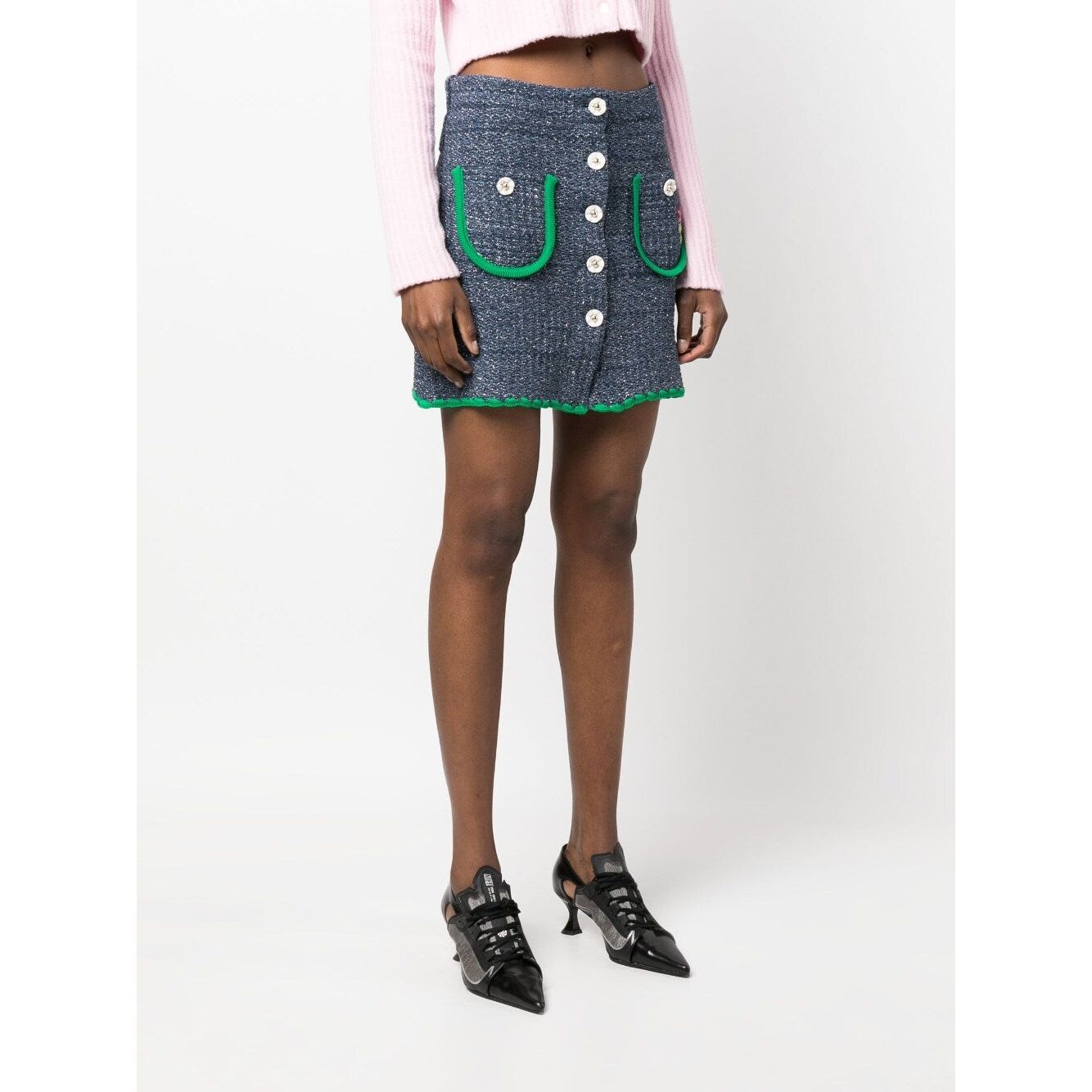 Front view with bag zipped and handles upright.