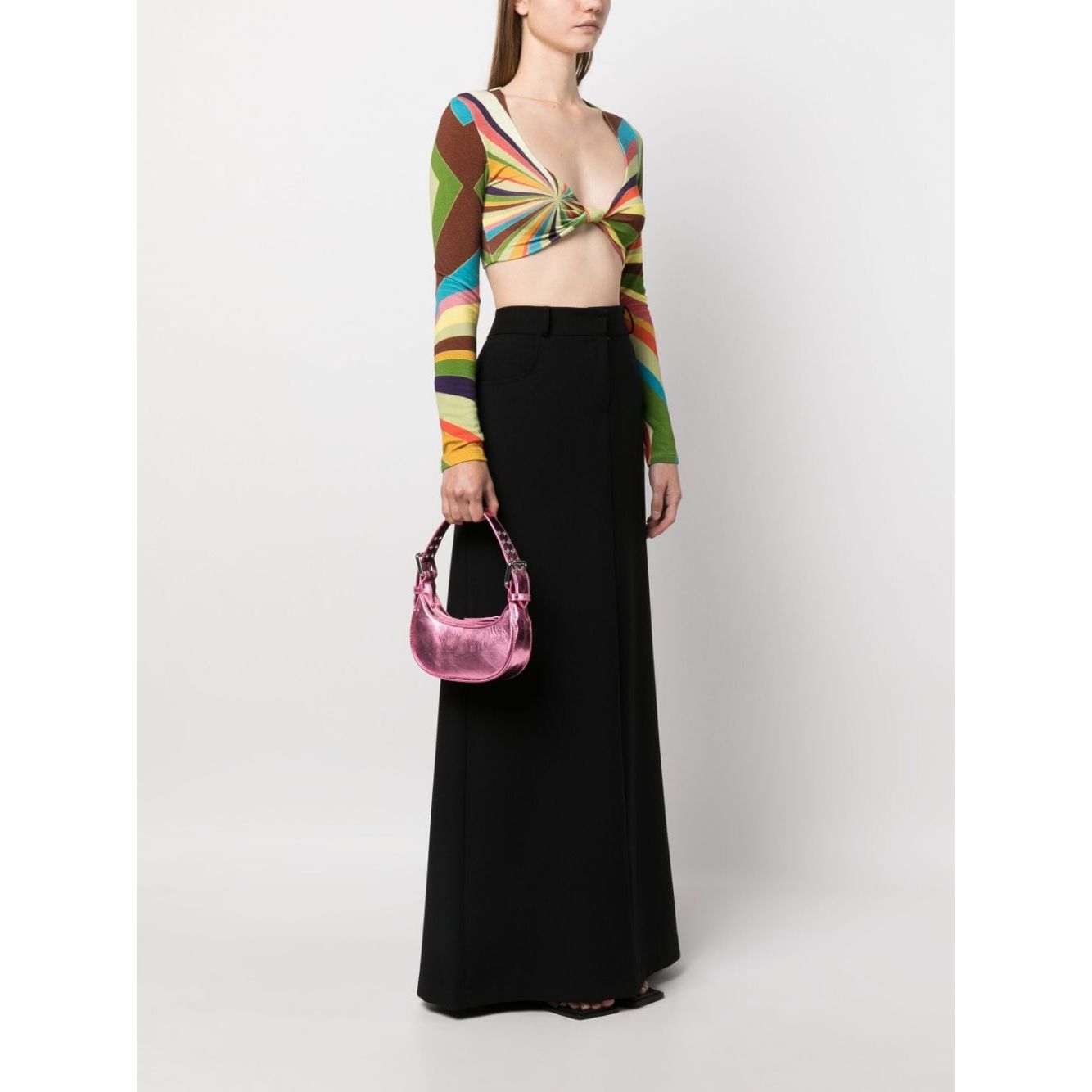 Front view with bag zipped and handles upright.