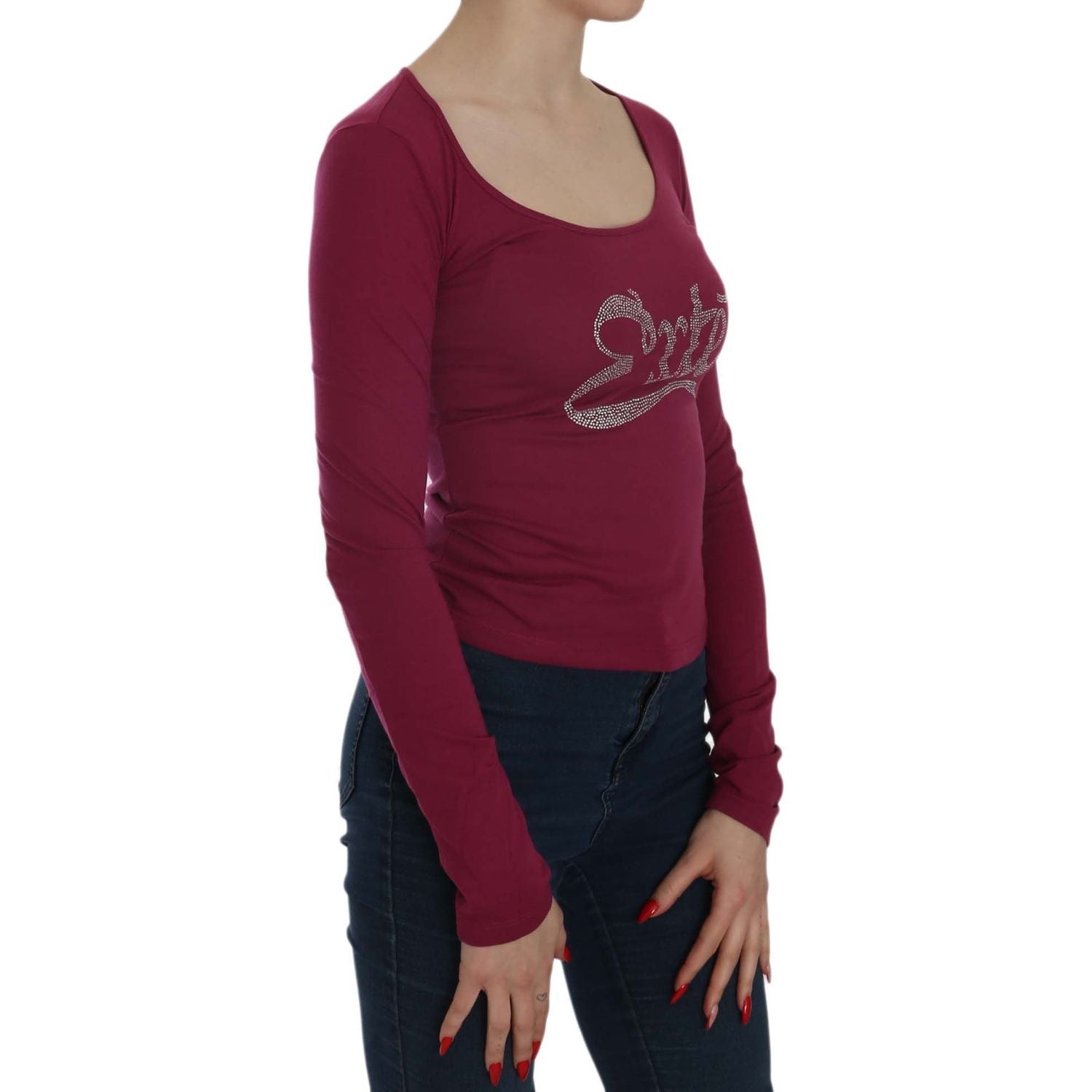 بلوزة إكستي فوشيا مزينة بالكريستال بفتحة رقبة على شكل حرف U