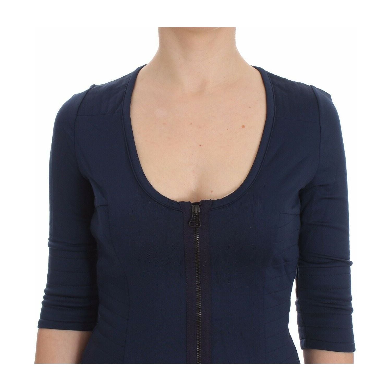 سترة زرقاء بسحّاب وياقة دائرية من Exte Chic