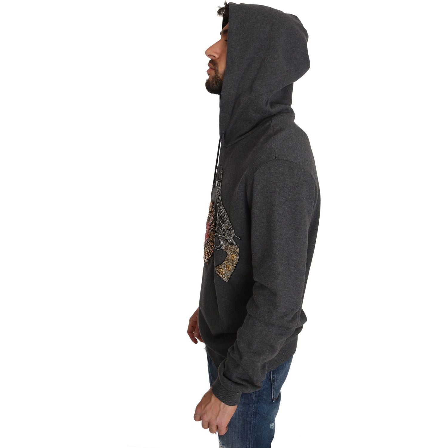 سترة دولتشي آند غابانا رمادية اللون مزينة بقلب كريستالي وبندقية