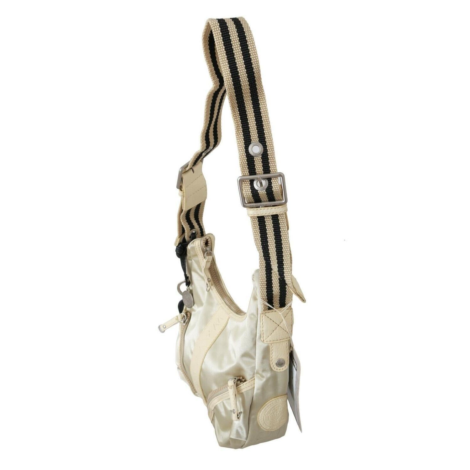 حقيبة كتف أنيقة من القماش الأبيض من WAYFARER - مثالية لأي مناسبة