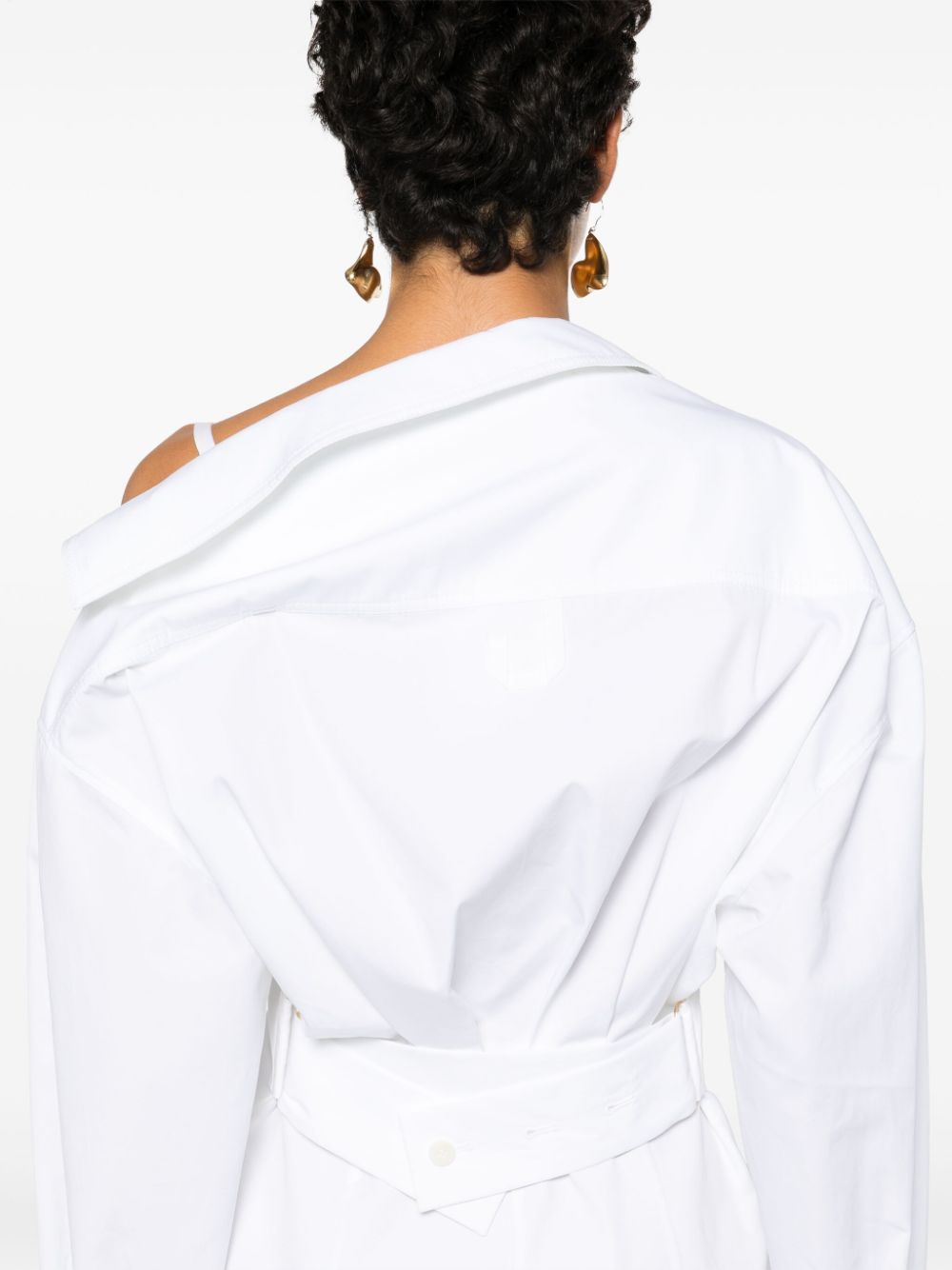 Front view with bag zipped and handles upright.