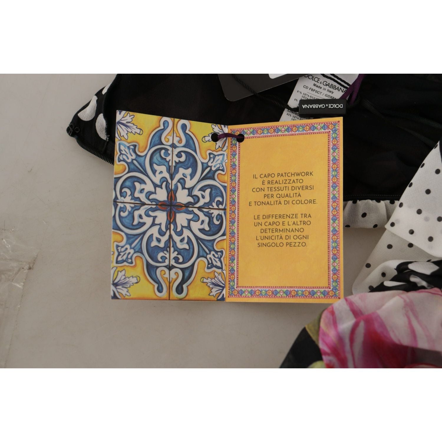 فستان دولتشي آند غابانا الأنيق متوسط ​​الطول من مزيج الحرير