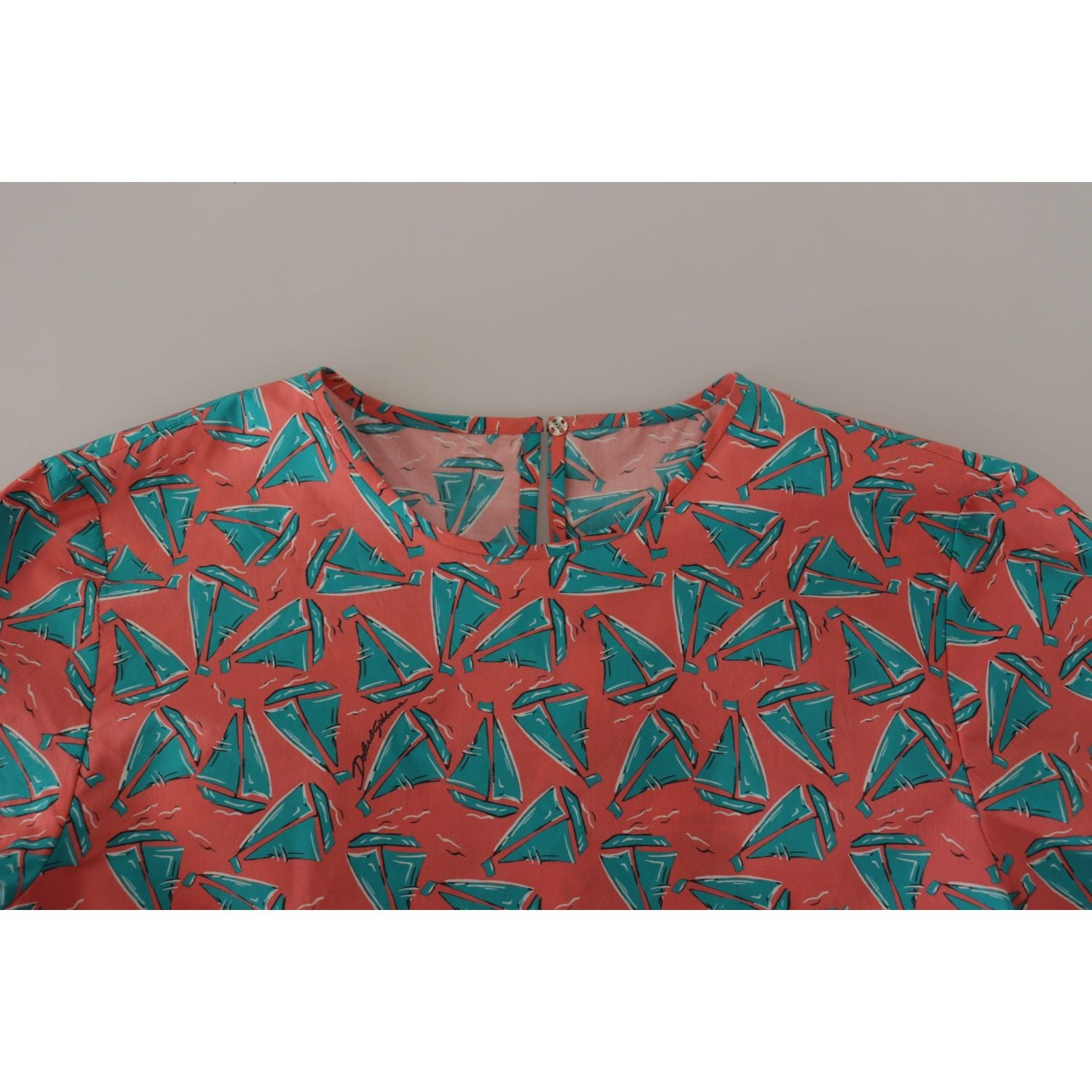 توب من القطن بطبعة قارب شراعي باللون الوردي الأنيق من دولتشي آند غابانا