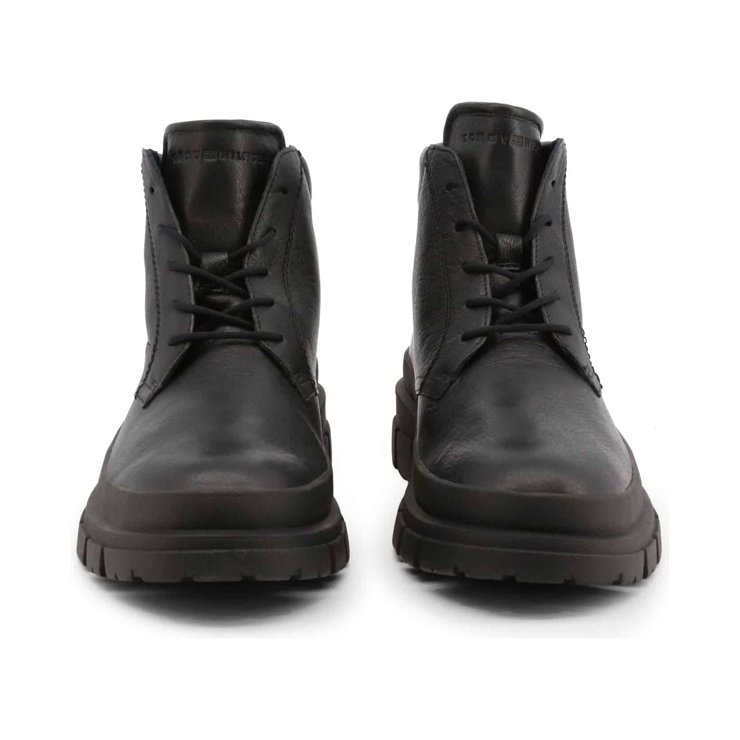 حذاء تومي هيلفيغر