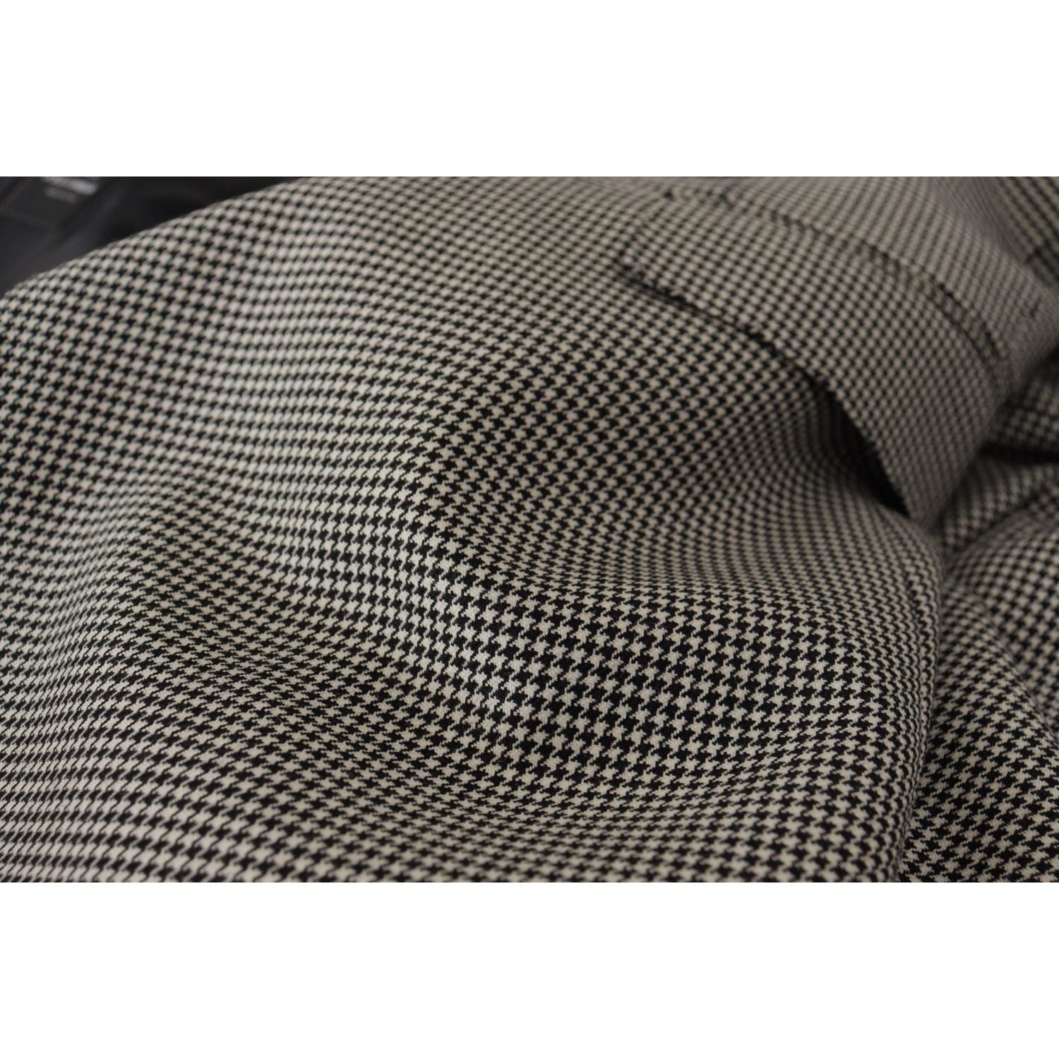 سترة صوفية أنيقة من دولتشي آند غابانا باللون الرمادي