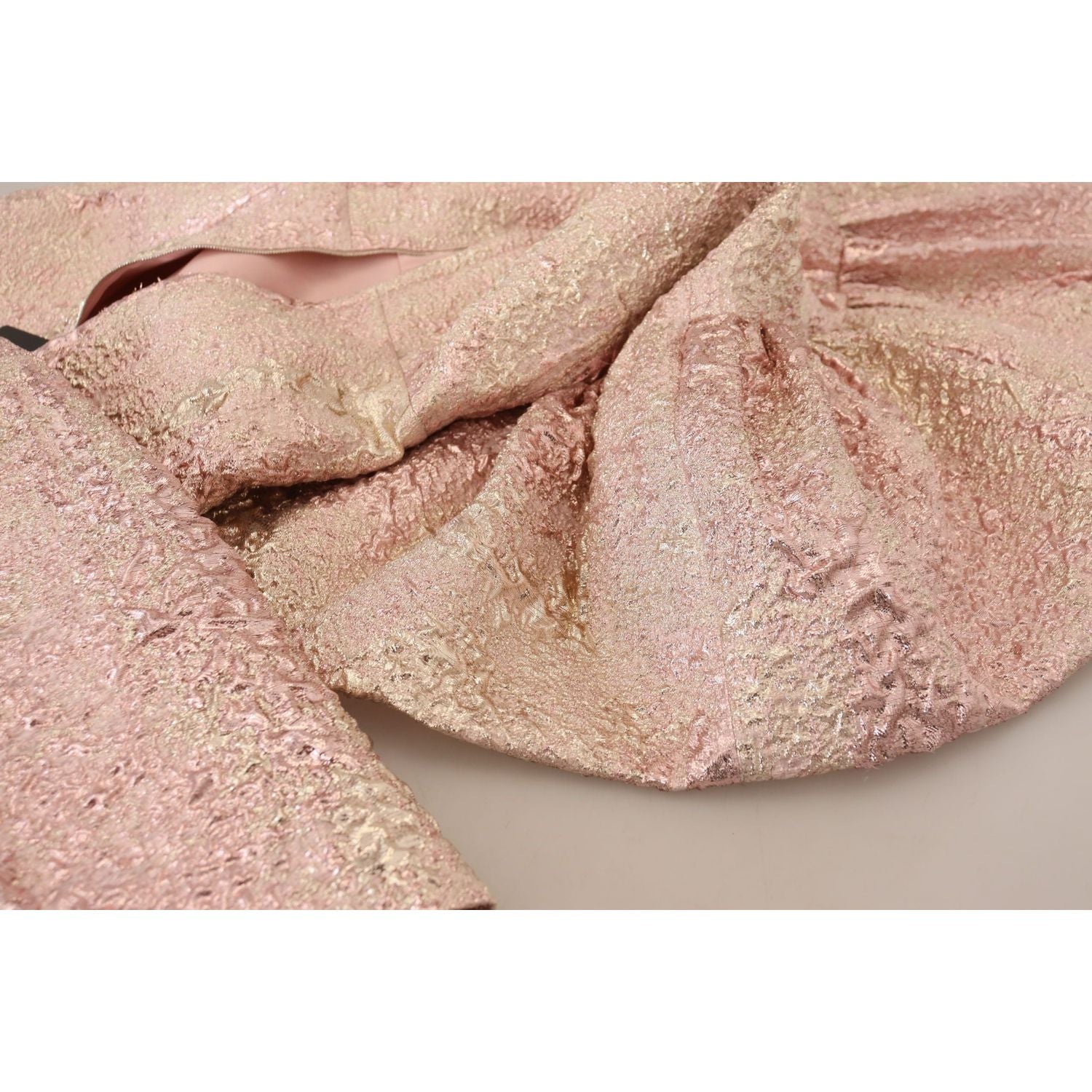 فستان دولتشي آند غابانا الأنيق من الجاكار باللون الوردي