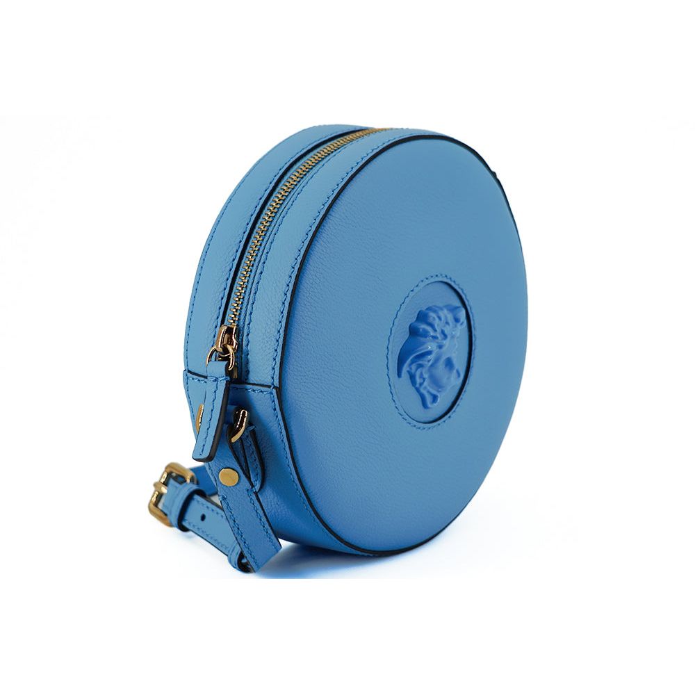 Front view with bag zipped and handles upright.