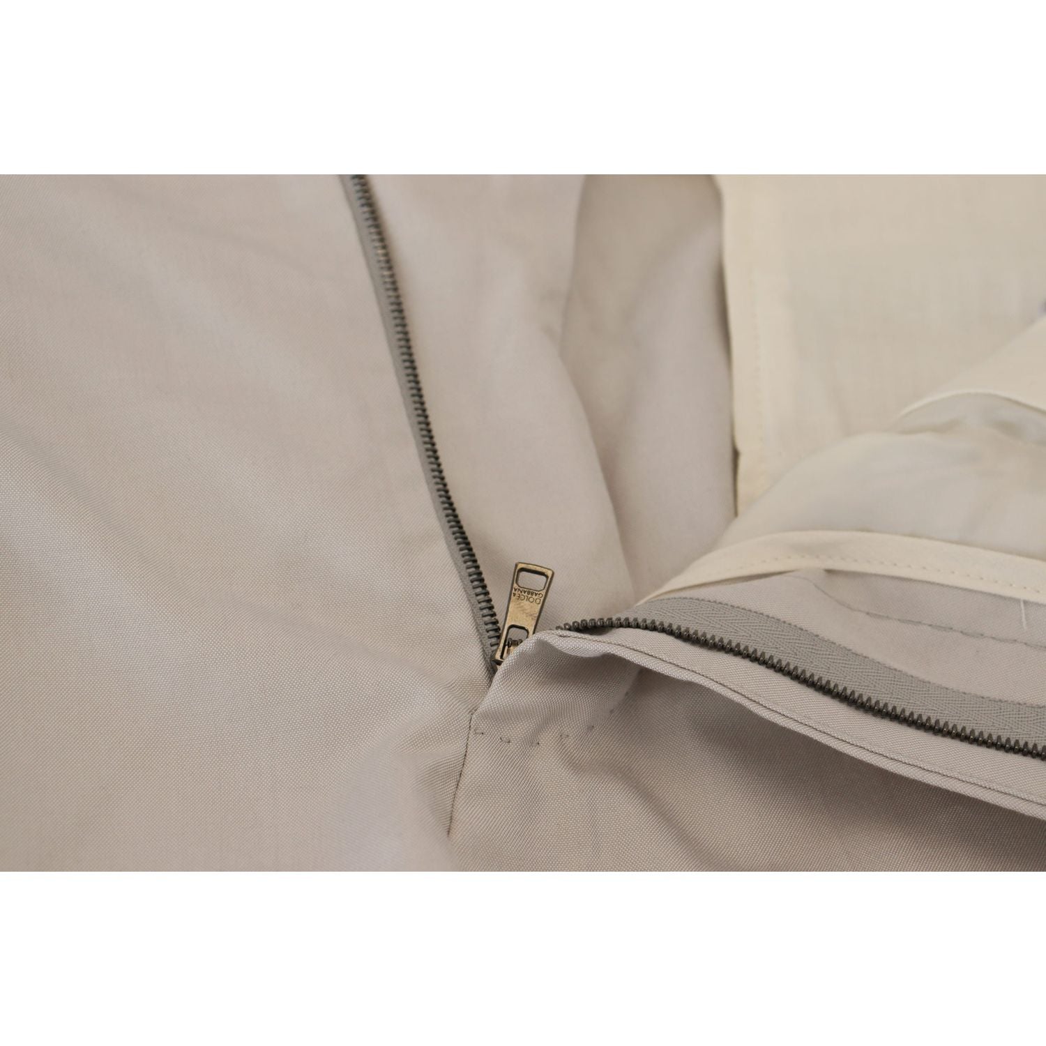 بنطلون دولتشي آند غابانا الأنيق المصنوع من مزيج الحرير باللون الأبيض العاجي