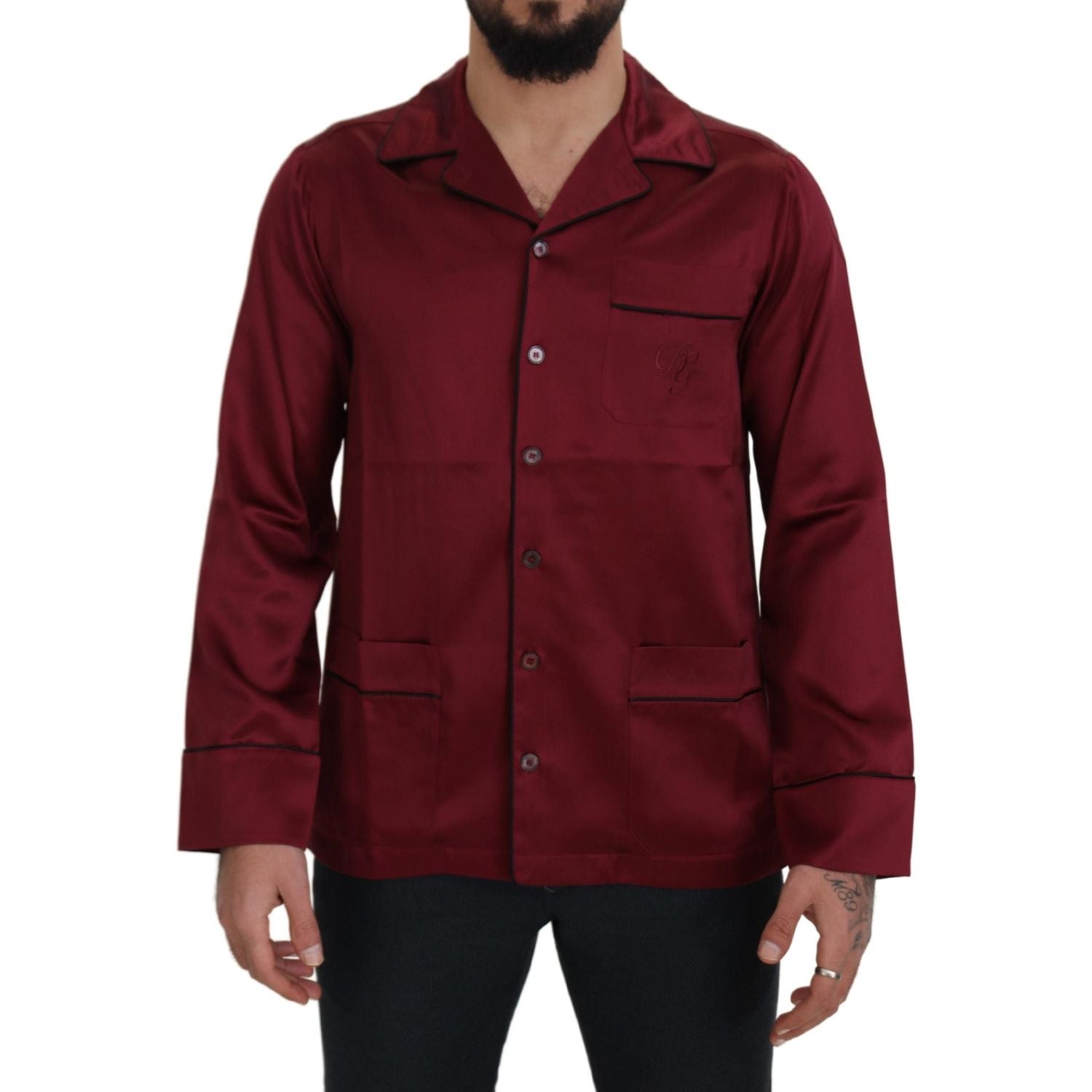 بيجامة نوم أنيقة من الحرير باللون الأحمر من دولتشي آند غابانا