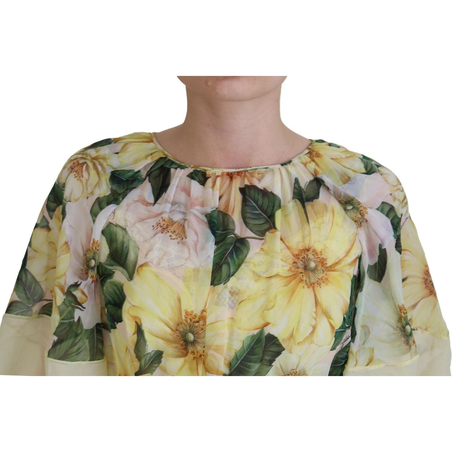 فستان ماكسي أنيق من الحرير مزين بالزهور من دولتشي آند غابانا