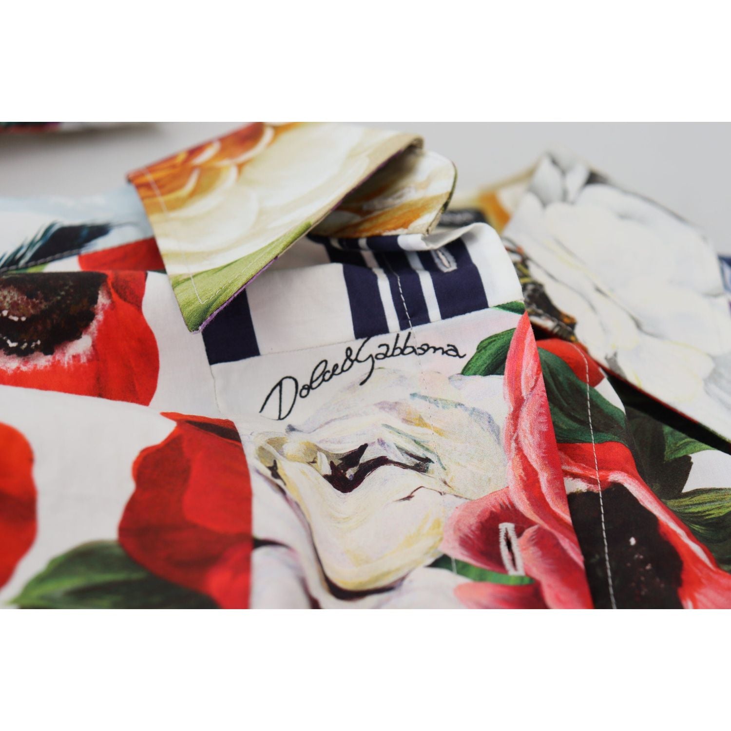 بلوزة دولتشي آند غابانا الأنيقة المصنوعة من القطن بأكمام طويلة ومزينة بالزهور