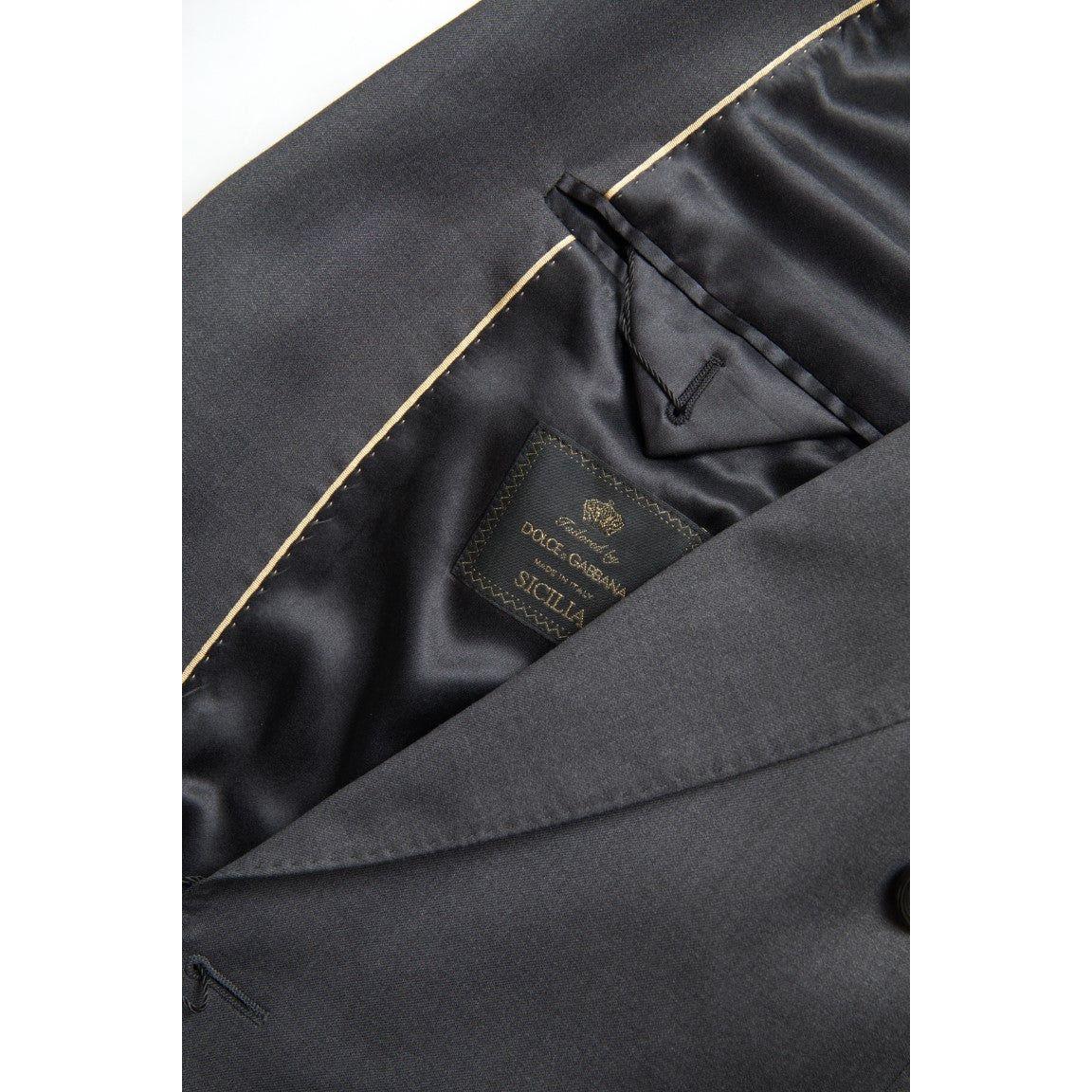 بدلة دولتشي آند غابانا رمادية أنيقة بقصّة Slim Fit مزدوجة الصدر