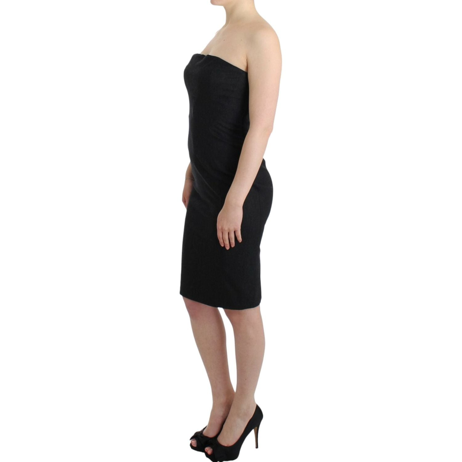 فستان رمادي أنيق بدون حمالات من كافالي مع لمسات ذهبية