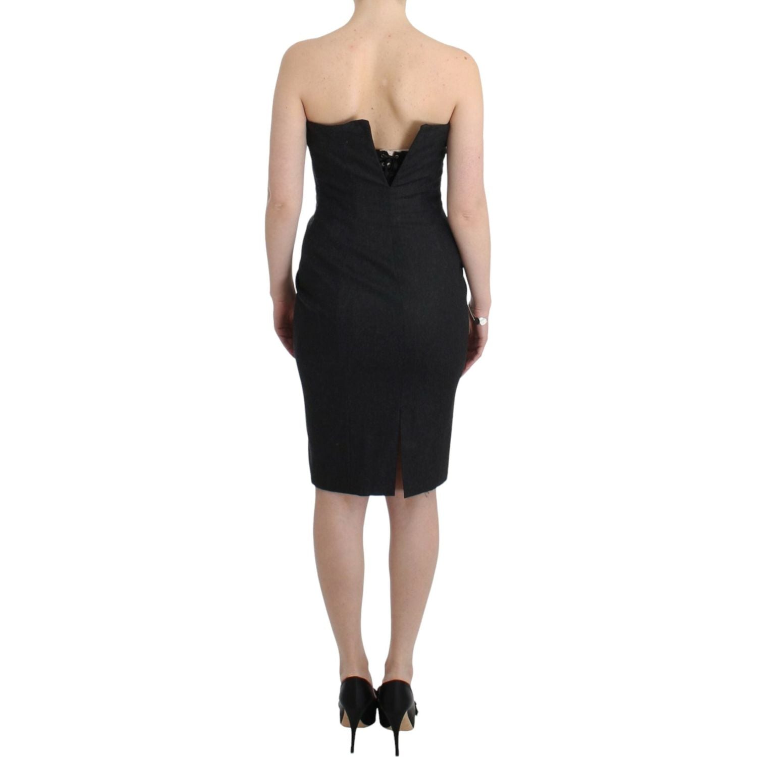 فستان رمادي أنيق بدون حمالات من كافالي مع لمسات ذهبية