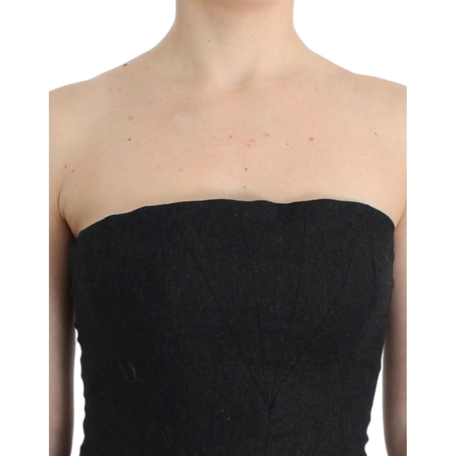 فستان رمادي أنيق بدون حمالات من كافالي مع لمسات ذهبية