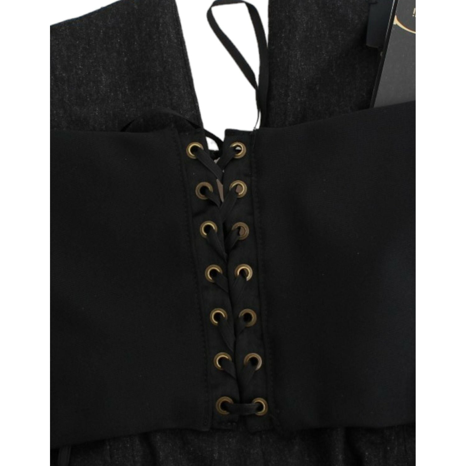 فستان رمادي أنيق بدون حمالات من كافالي مع لمسات ذهبية