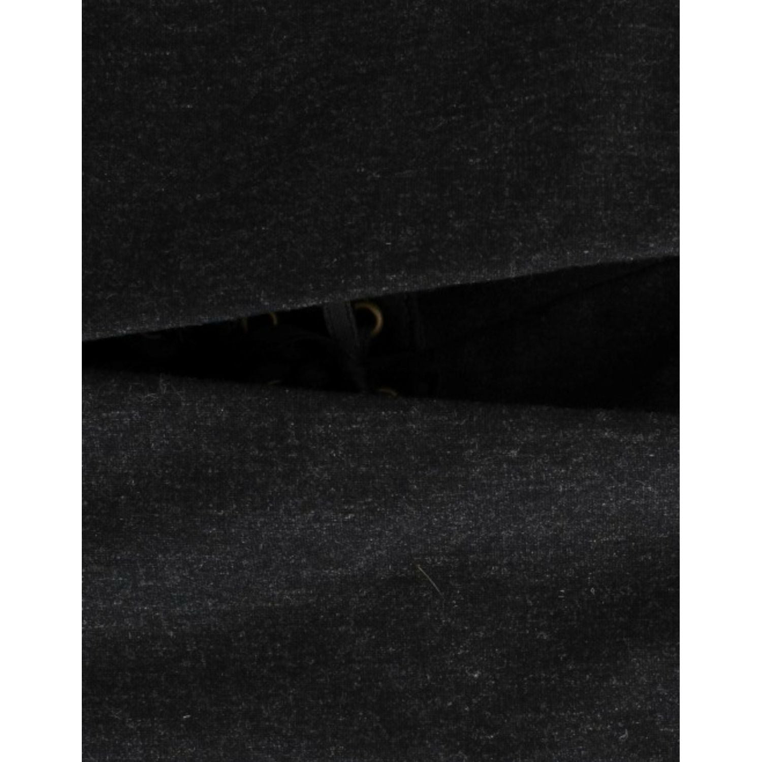 فستان رمادي أنيق بدون حمالات من كافالي مع لمسات ذهبية