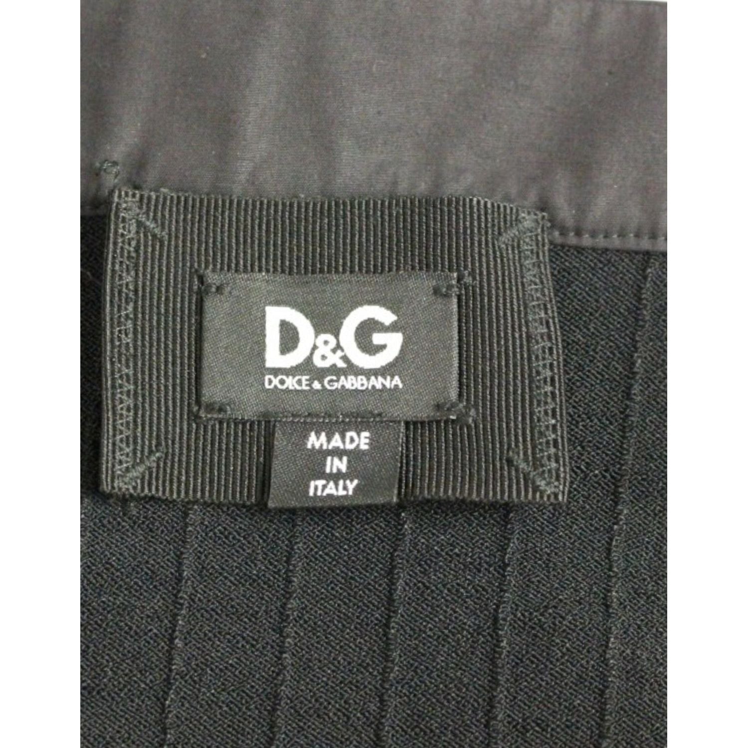 فستان دولتشي آند غابانا الأنيق ذو الياقة المدورة والمزين بالزهور