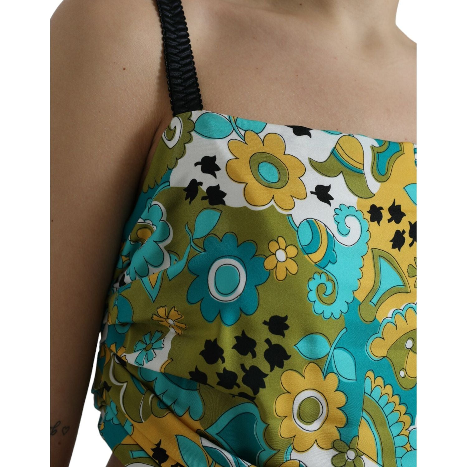 بلوزة قصيرة أنيقة من مزيج الحرير المزهر من دولتشي آند غابانا