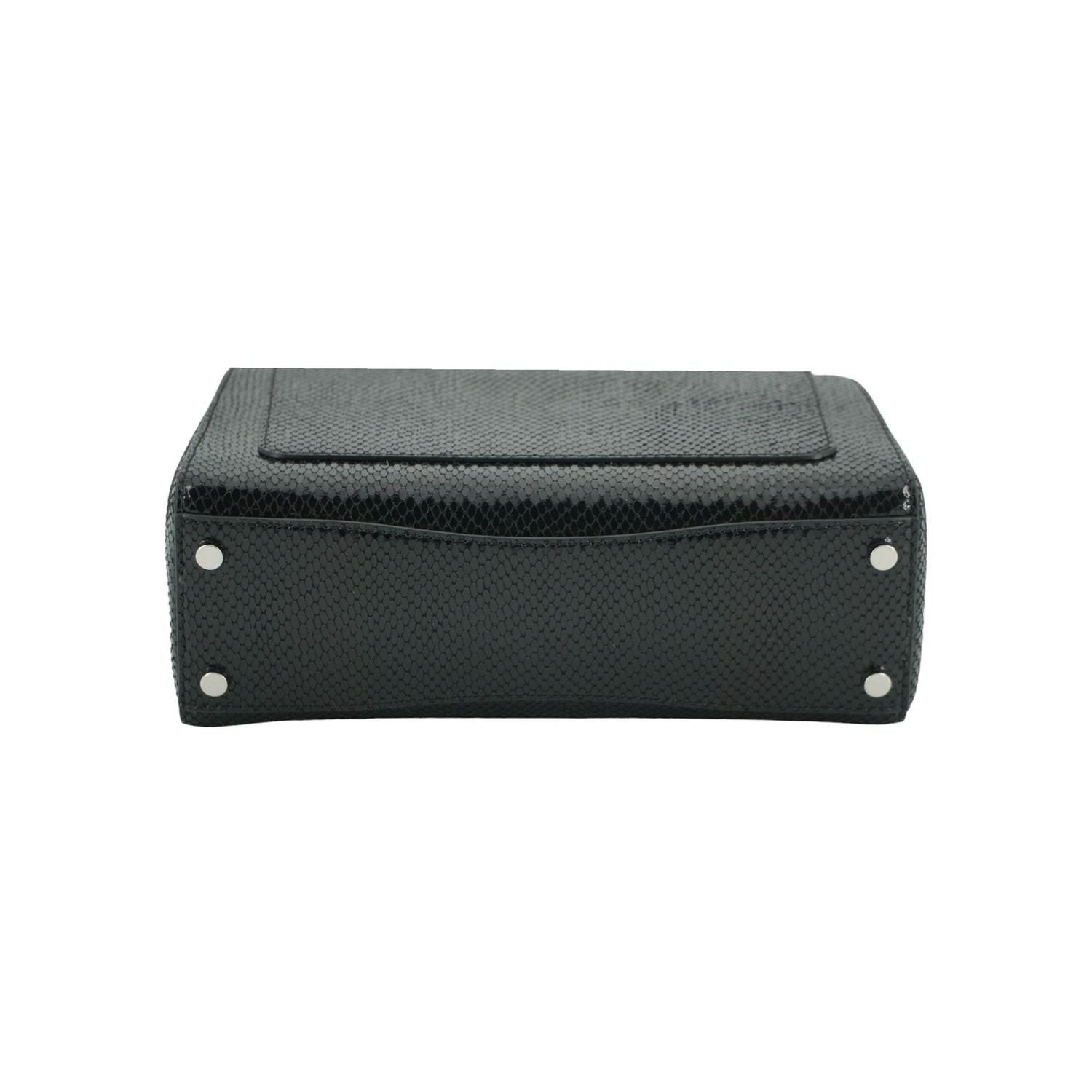 Front view with bag zipped and handles upright.