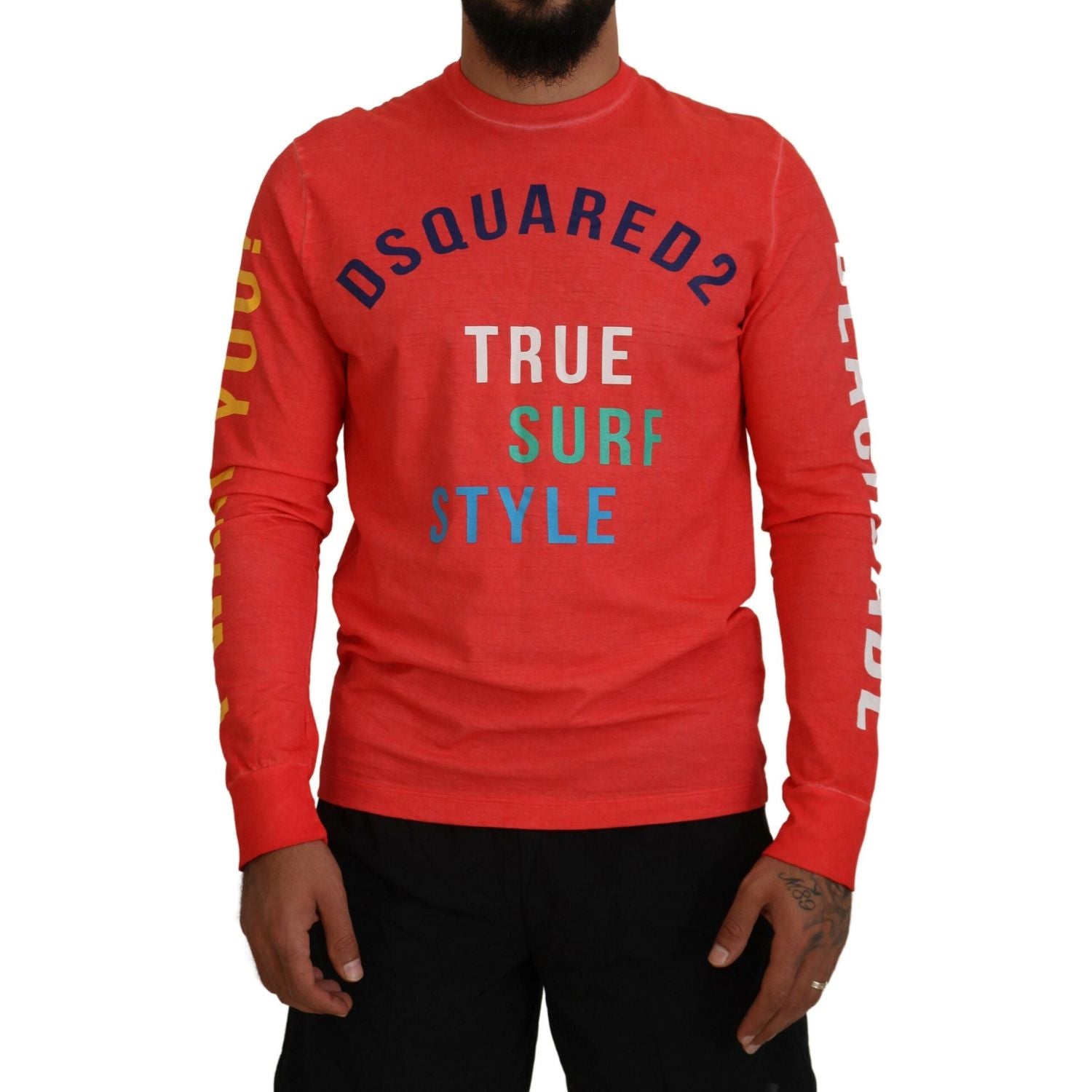 تي شيرت Dsquared² برتقالي اللون بطبعة ملونة وأكمام طويلة