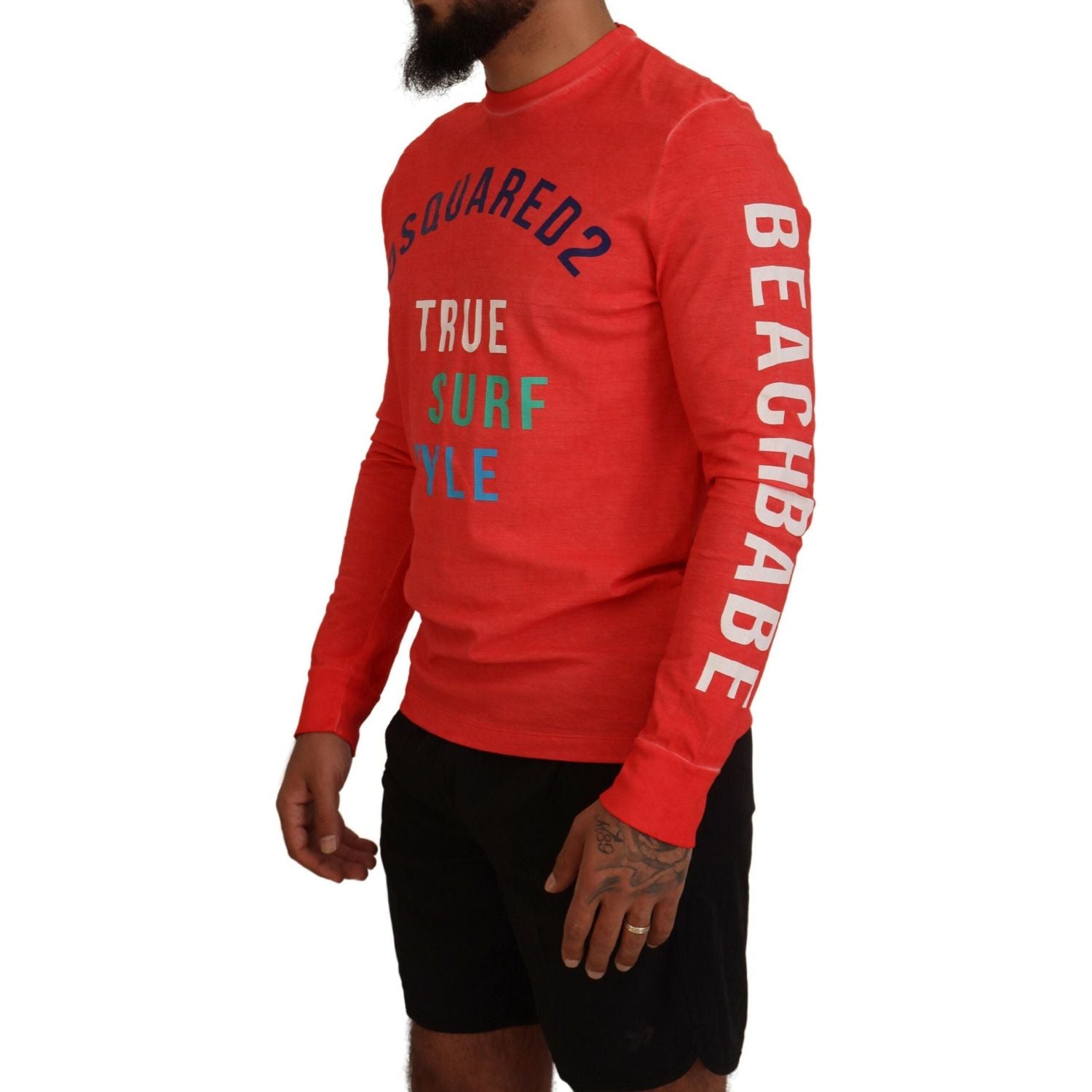 تي شيرت Dsquared² برتقالي اللون بطبعة ملونة وأكمام طويلة