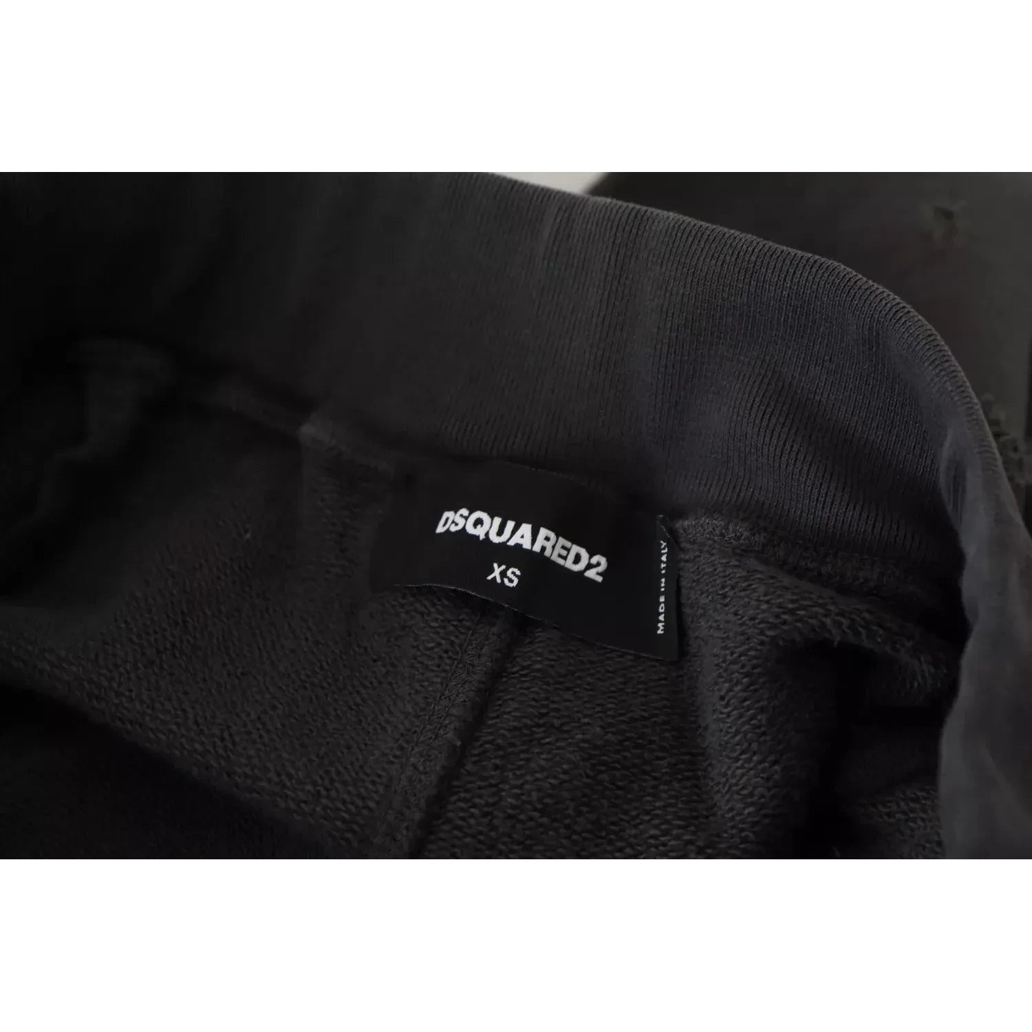 شورت قصير من القطن الأسود بقصة مدببة متوسطة الخصر من Dsquared²