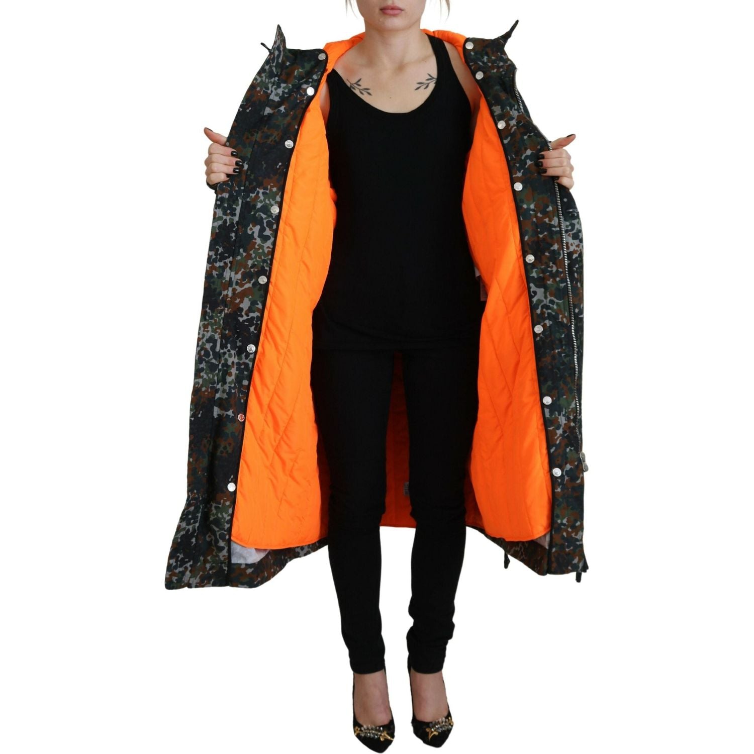 جاكيت باركا بغطاء رأس وطبعة تمويه قوطية باللون الأخضر من Dsquared²