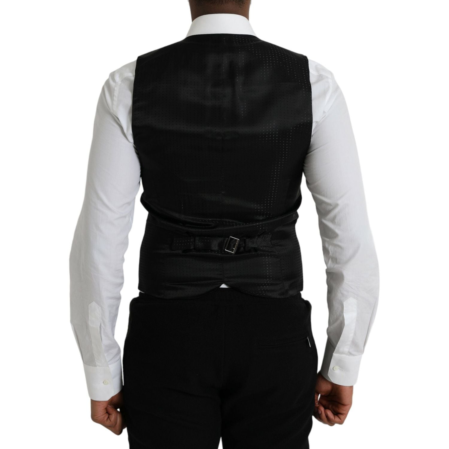 فستان دولتشي آند غابانا من الحرير الساتان باللون العنابي مع سترة رسمية