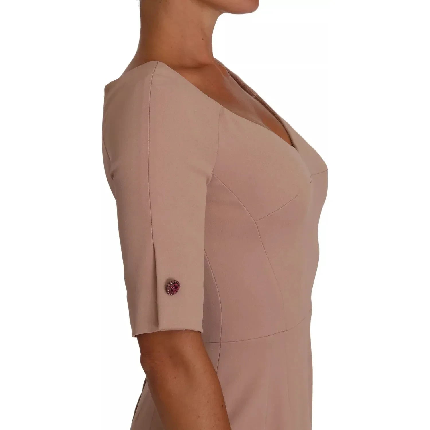 فستان دولتشي آند غابانا متوسط ​​الطول باللون الوردي الفاتح مع أزرار كريستالية