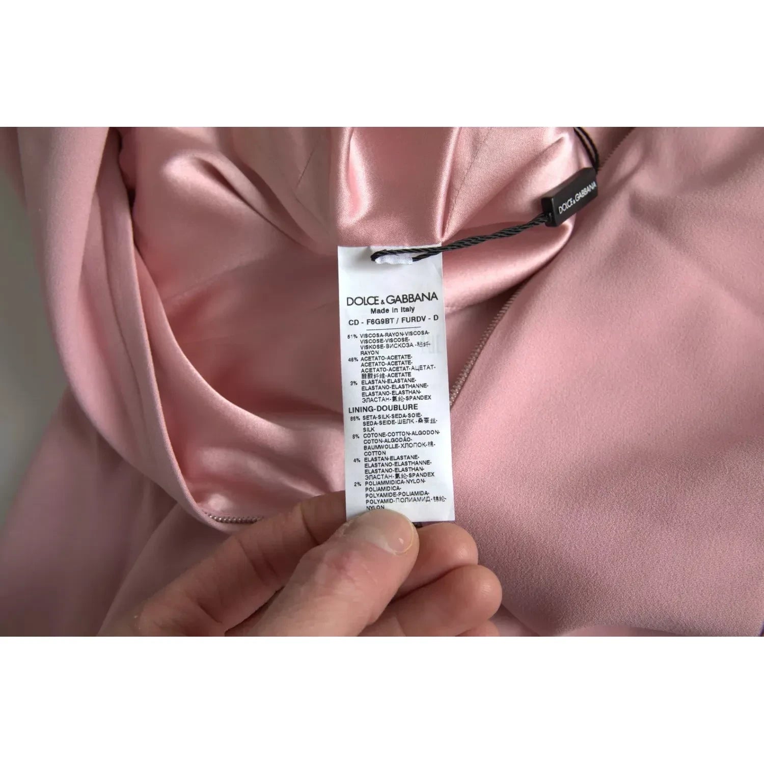 فستان دولتشي آند غابانا الوردي من الفيسكوز بأكمام قصيرة وقصة A