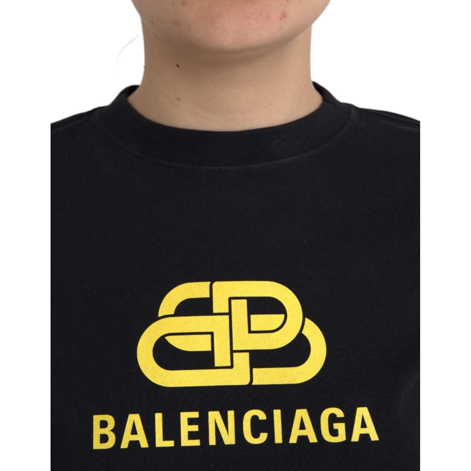 تي شيرت Balenciaga أسود من القطن بطبعة شعار ورقبة دائرية وأكمام قصيرة