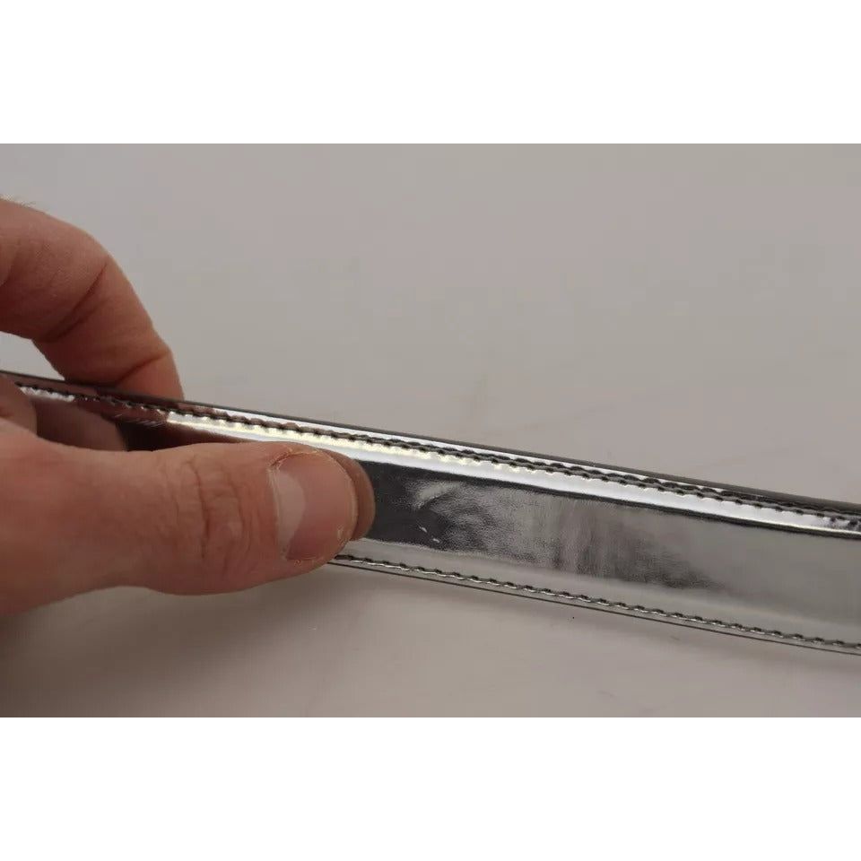 حزام دولتشي آند غابانا المصنوع من الجلد الفضي بمشبك معدني