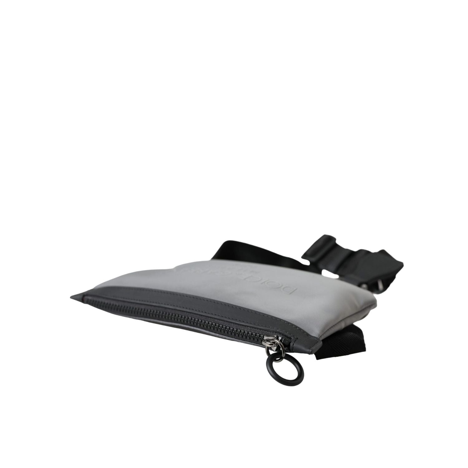 Front view with bag zipped and handles upright.