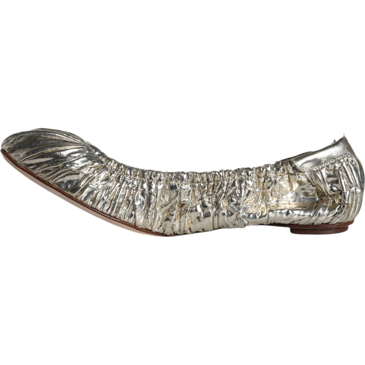 حذاء باليه مسطح من الجلد اللامع باللون الفضي من دولتشي آند غابانا