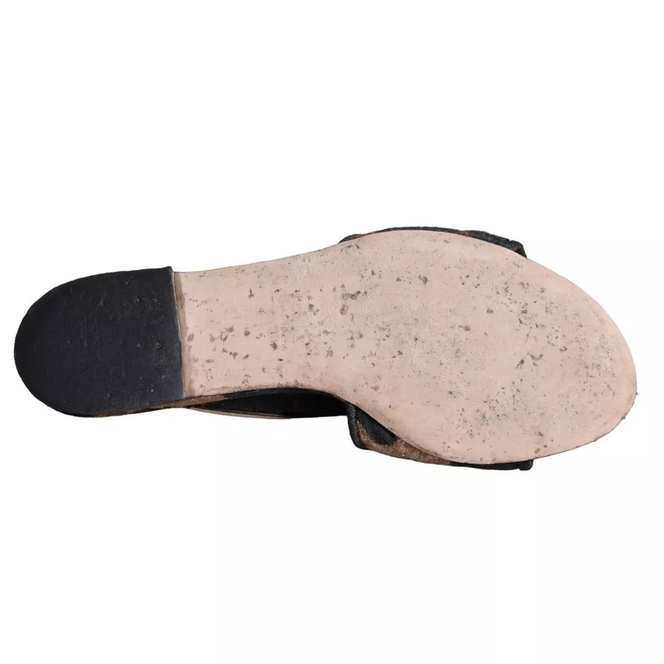 حذاء مسطح بشعار جلد النمر من دولتشي آند غابانا باللون البني