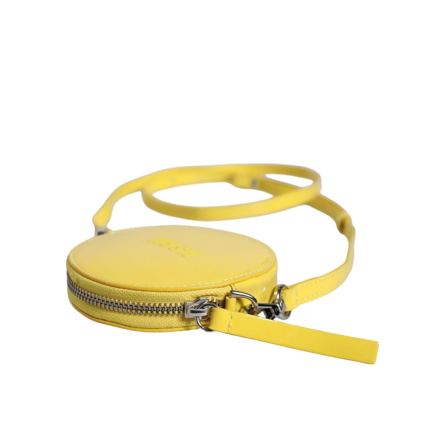 Front view with bag zipped and handles upright.
