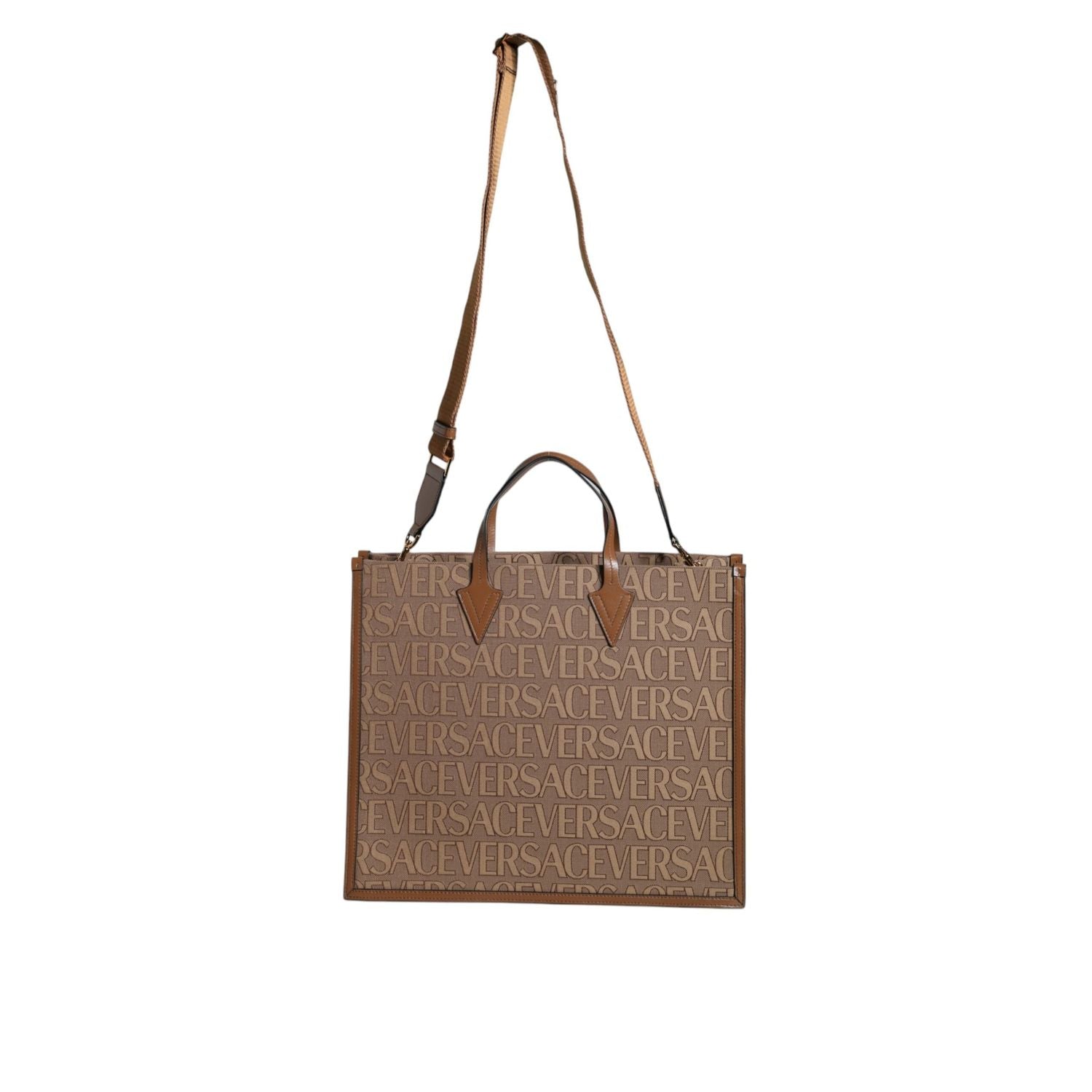 حقيبة كروس بودي من فيرساتشي باللون البني بمقبض علوي من الجلد المزخرف بشعار