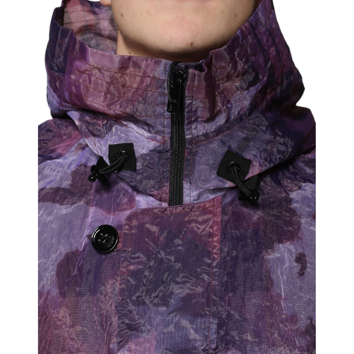 Front view with bag zipped and handles upright.
