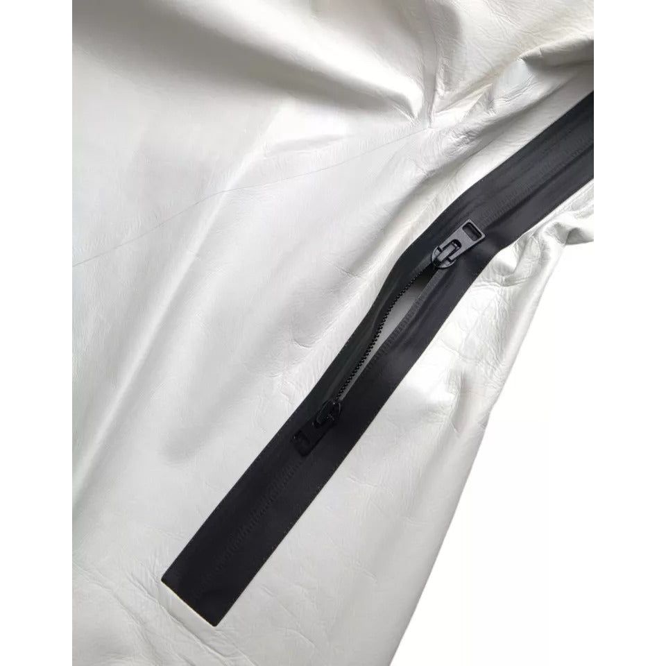 Front view with bag zipped and handles upright.