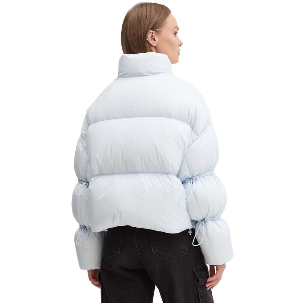 Front view with bag zipped and handles upright.
