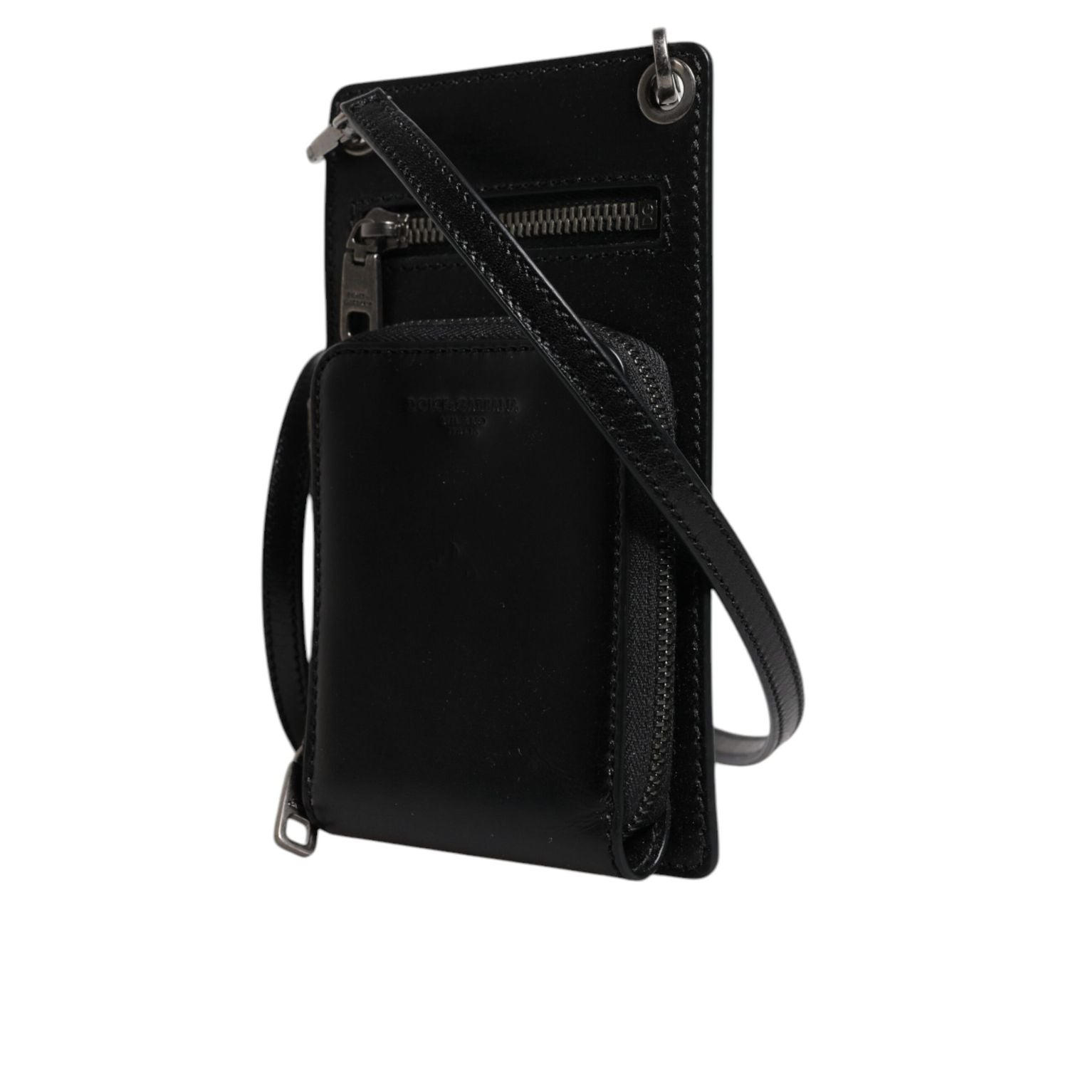 Front view with bag zipped and handles upright.