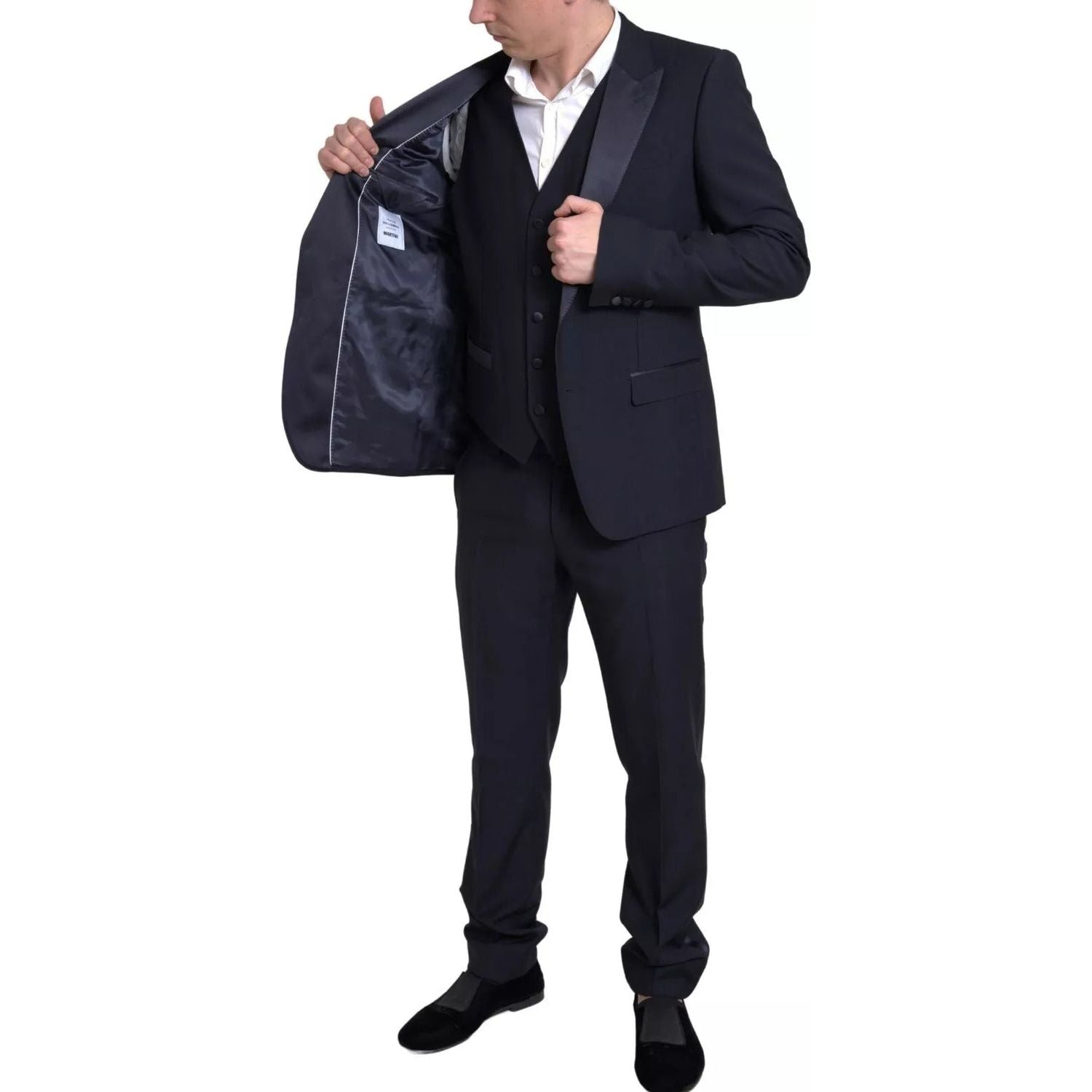 Front view with bag zipped and handles upright.
