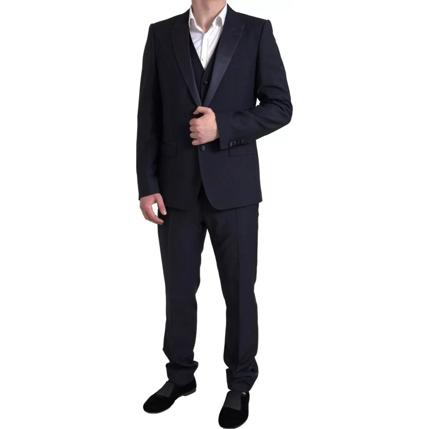 Front view with bag zipped and handles upright.