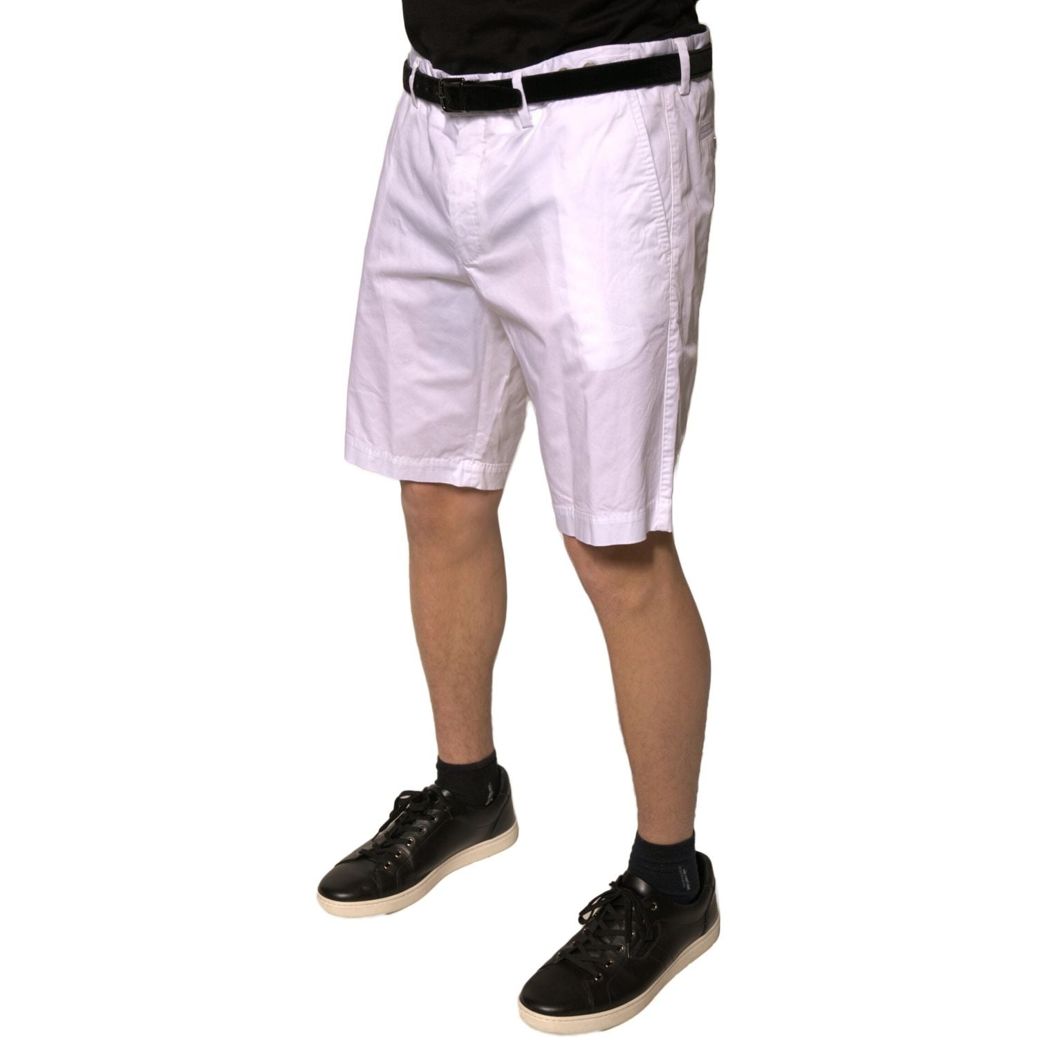 Front view with bag zipped and handles upright.